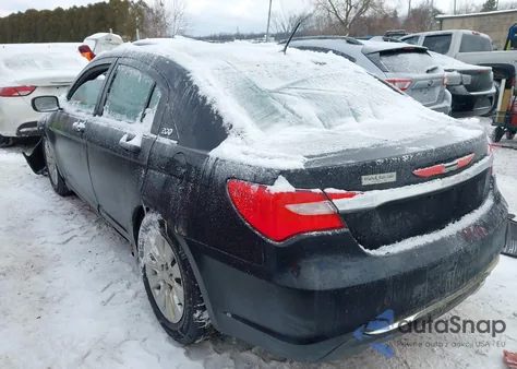 2012 Chrysler 200 Lx z USA, uszkodzony, nr VIN 1C3CCBAB2CN330735